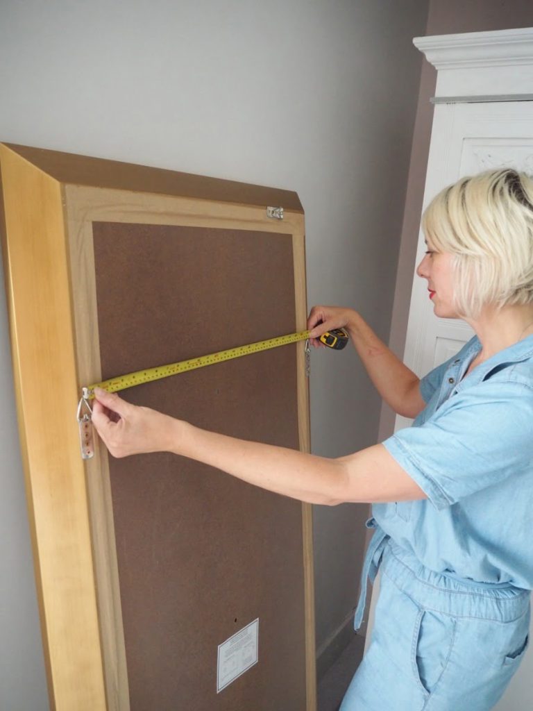 How to Mount Large Mirror to Wall: Easy Steps for Secure Hanging